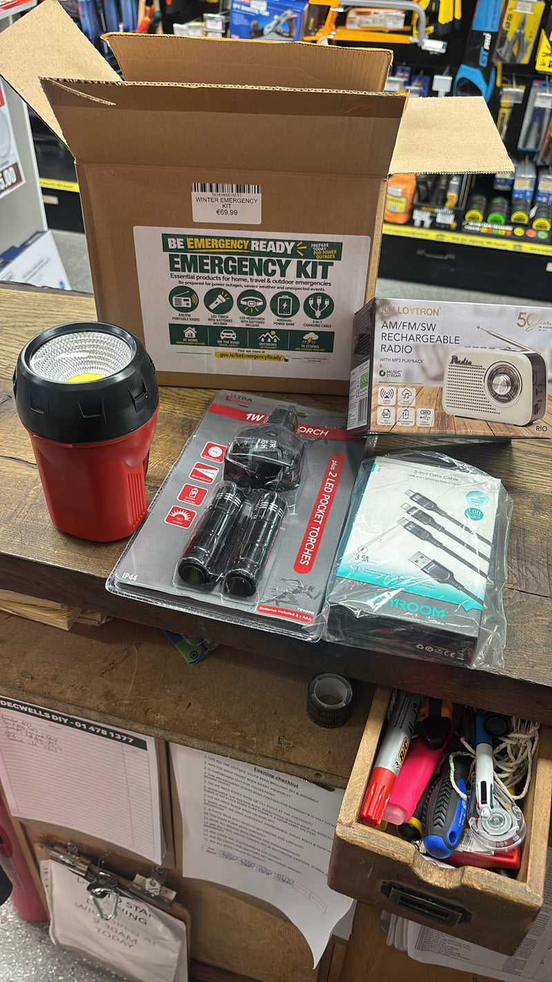 WINTER EMERGENCY KIT – Radio, Torches & Power Bank